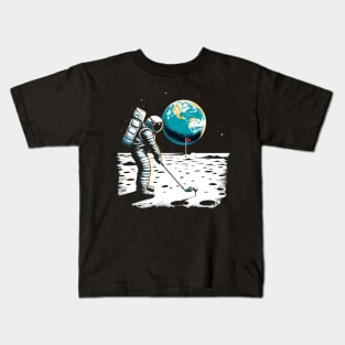 Golf Novelty Funny Astronaut Golfing Funny Golf Kids T-Shirt